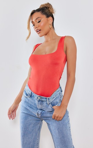PRETTYLITTLETHING CZERWONE BODY GŁADKIE NA RAMIĄCZKACH RL B462103