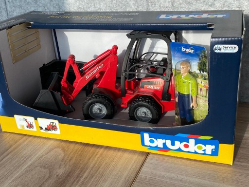 ŁADOWARKA SCHAFFER Z FIGURKĄ I AKCESORIAMI Bruder
