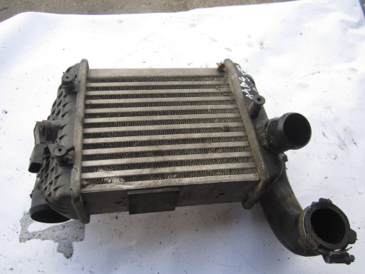 INTERCOOLER LEWY AUDI A4 B6 B7 2.5 TDI