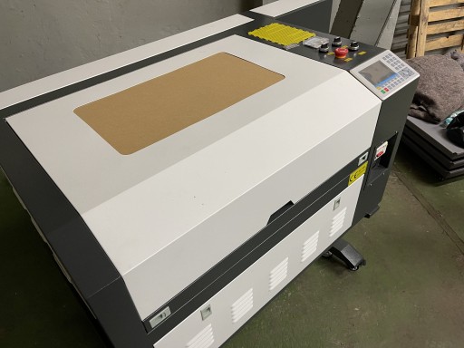 Ploter laserowy CO2 40*60 cm , EFR 80 W, ruida 644