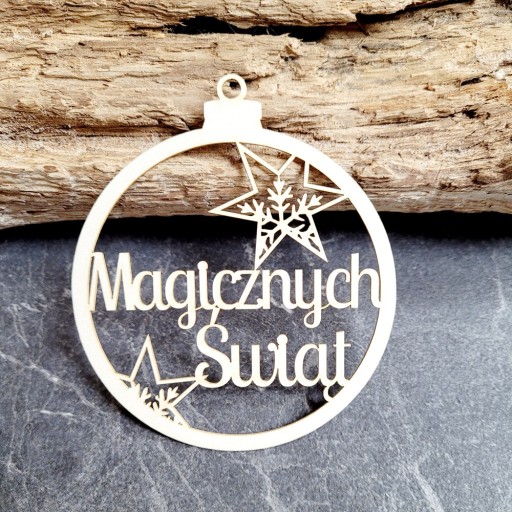 Bombka z napisem magicznych świąt i ażurowymi gwiazdkami