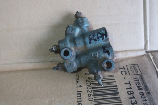 TOYOTA RAV 4 II KOREKTOR SIŁY HAMOWANIA 2.0 01-05 EUR