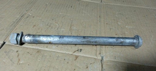 SUZUKI GSF 400 BANDIT oś ośka śruba koła wahacza wahacz ramy