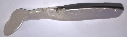 Manns Maximus 115mm perla z czarnym grzbietem