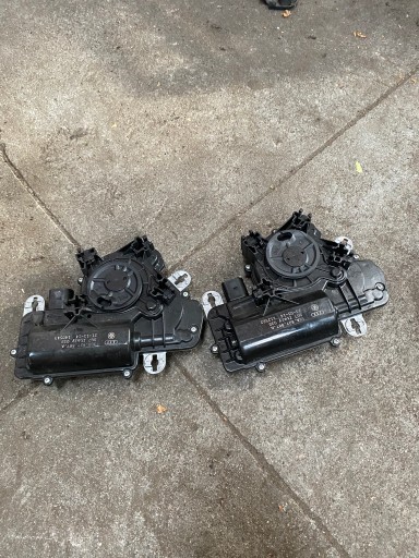 VW TOURAN DOCIĄG KLAPY 5TA827887A