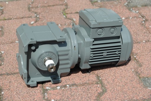 Motoreduktor kątowy 0.25kw. 104obr./min.. Firmy SEW