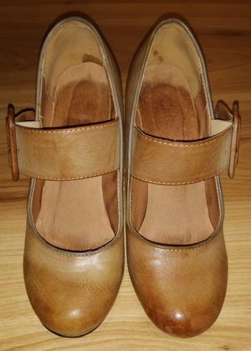 Czułenka 8 cm obcas firmy Julia-S roz. 37 w. 23 cm