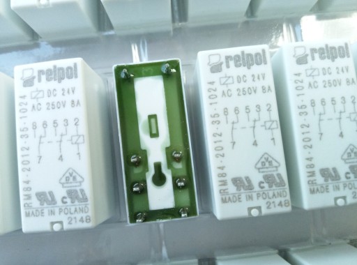 RELPOL PRZEKAŹNIK MINIATUROWY 16A STYKI PRZEŁĄCZNE 2P STER 24V DC 600336