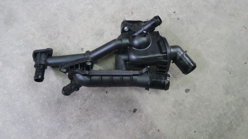 FORD FIESTA MK8 1.0 ECOBOOST OBUDOWA TERMOSTATU