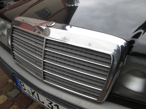 MERCEDES W124 COUPE SEDAN GRILL MASKI ATRAPA