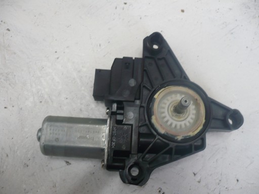 MERCEDES W176 A KLASA SILNICZEK SZYBY PRAWY TYŁ A2469063200