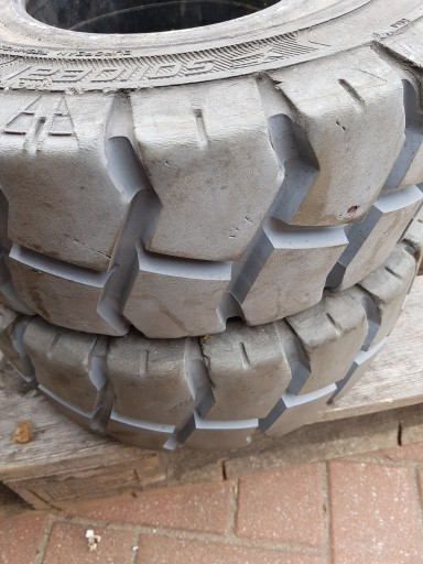 OPONA WÓZEK WIDŁOWY SOLIDEAL 18x7-8 2szt