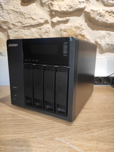 QNAP TS-421