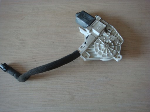 SEAT SKODA VW YETI SILNICZEK SZYBY 5L0959812A