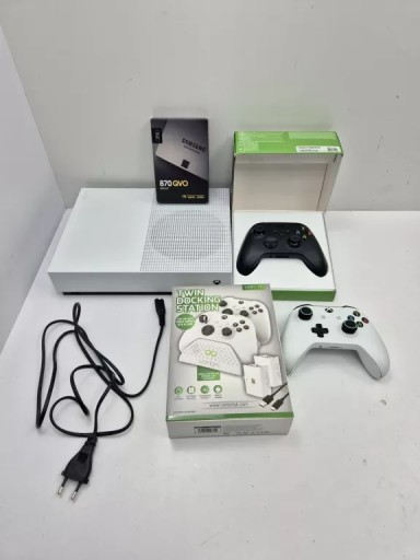 KONSOLA XBOX ONE S 1681 2TB SSD SAMSUNG 870 QVO + 2X PAD + STACJA DOKUJĄCA