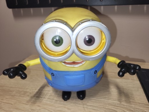 GADAJĄCA FIGURKA BOB ZABAWKA MINIONS MINIONEK 19cm GADA UNIVERSAL STUDIOS