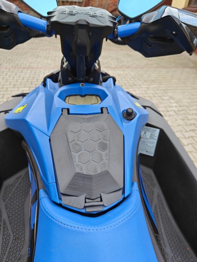 Seadoo Spark Trixx powiększona pokrywa schowka 1-kolorowa