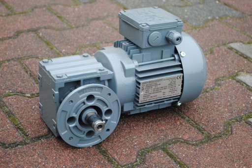 Motoreduktor kątowy 0.55kw. 164obr./min.. SEW