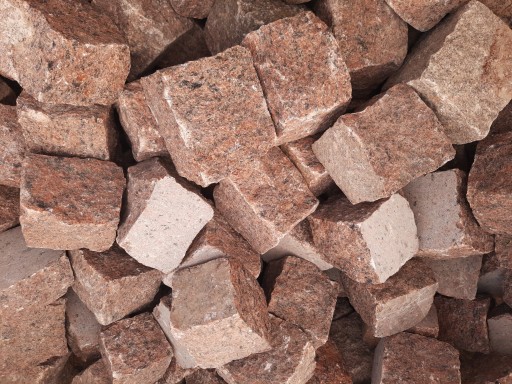Kostka GRANITOWA czerwona 9/11cm 25kg CIĘTO-ŁUPANA