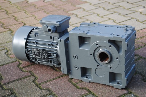 Motoreduktor kątowy 2.2kw. 71obr./min. LENZE