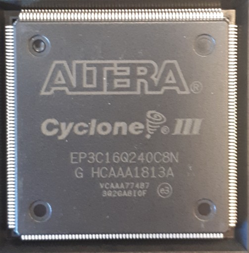 FPGA - Cyclone III EP3C16Q240C8N Altera