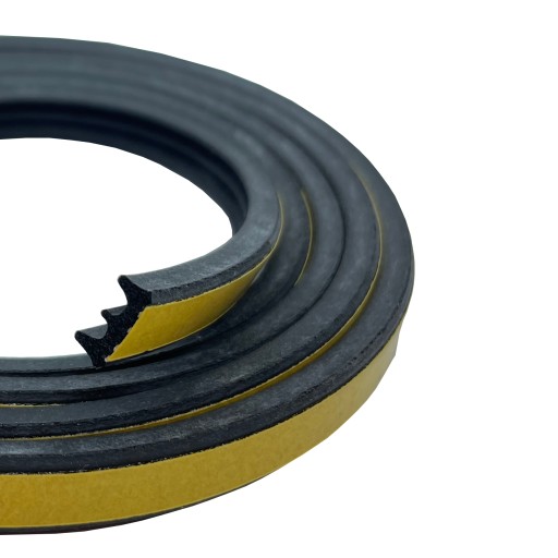 Uszczelka czarna samoprzylepna typ E 9x4mm