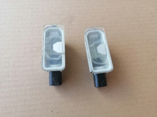 LAMPKA TABLICY REJESTRACYJNEJ FORD MONDEO MK4