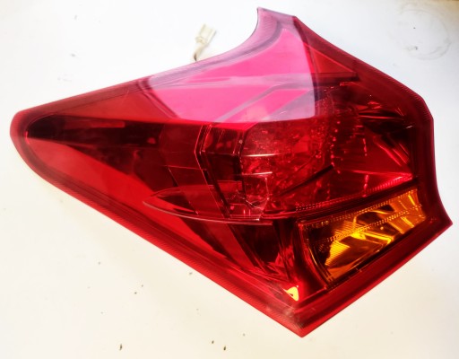 LAMPA TYLNA LEWA LED HB HATCHBACK AURIS II