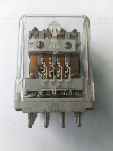 PRZEKAŻNIK R-15, 250V, 10A, 4PDT z PODSTAWKĄ.