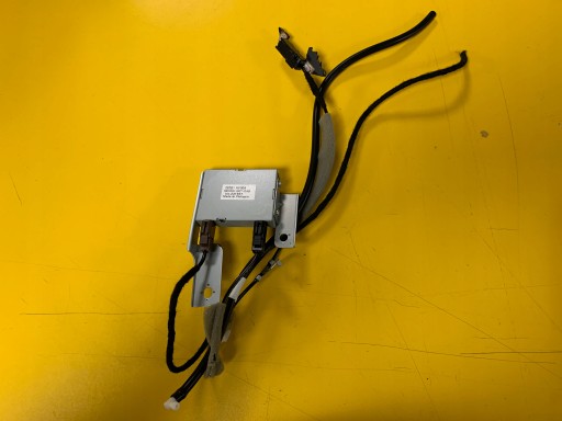 WZMACNIACZ ANTENOWY TYŁ KLAPY NISSAN QASHQAI J11