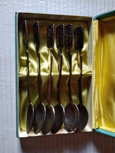 ŁYŻECZKI DO HERBATY W ETUI - STARE - ZSSR.