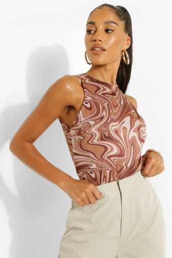 BOOHOO BODY W WZÓR MARMURKOWY NA RAMIĄCZKACH R.XS J231014