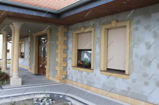Parapet z piaskowca