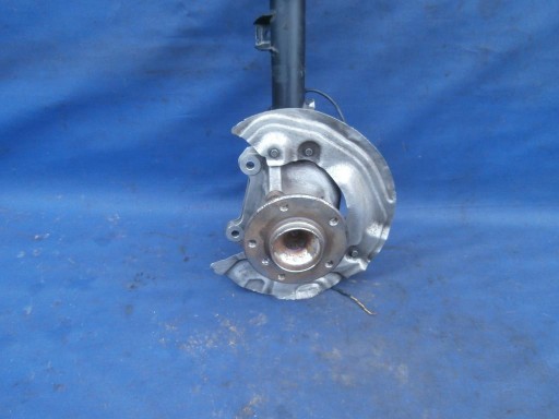 Цапфа передня права bmw 118 120 e81 e87