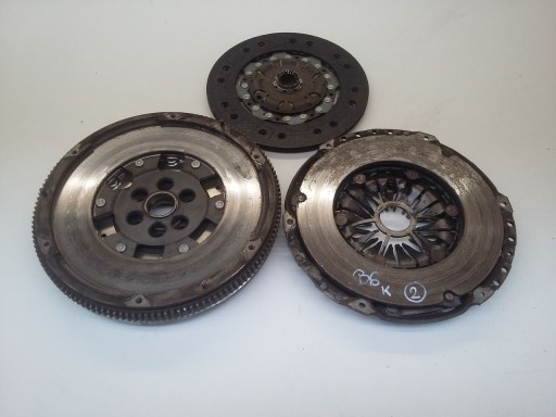VOLANO USATO VW Passat B6 2,0 TDI 03G105266BC