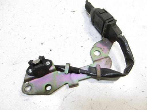 PASSAT B5 FL датчик положения вала 2.0 8V