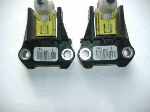 YARIS 06-датчик удару Sensor airbag