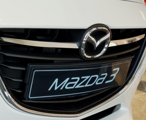 Mazda 3 III BM 2013-2018 накладка на решітку радіатора