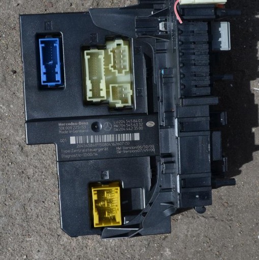 2045458401 - Mercedes w204 модуль блока предохранителей