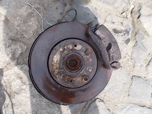 Ступица поворотный кулак суппорт volvo v40 1.8b 1998 законы