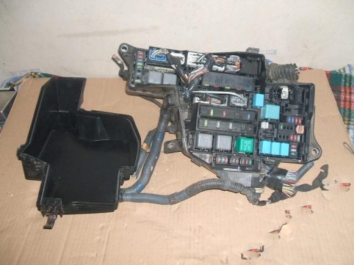 Lexus gs450h 05- блок запобіжників