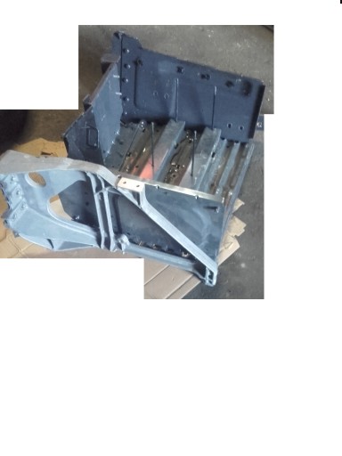 КОРПУС КРЕПЛЕНИЕ БАЗА ДЛЯ АККУМУЛЯТОРОВ VOLVO FH4