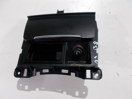 AUDI A4 B8 LIFT CENDRIER ZAPALNICZKA 2013>