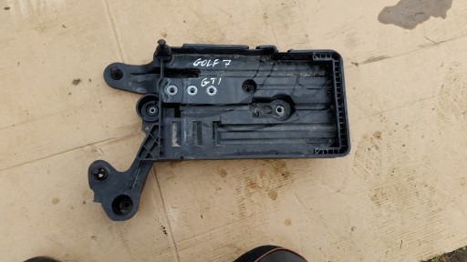 VW GOLF VII БАТАРЕЯ БАЗА 5Q0915321