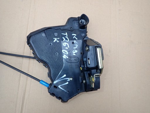 TOYOTA AVENSIS T25 03-замок передний левый привод