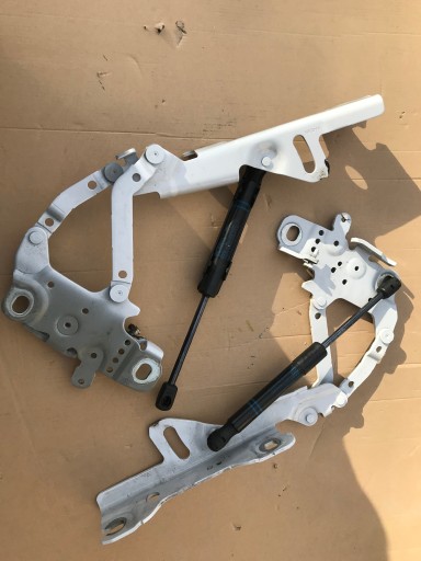 BMW F20 F22 F30 F31 F36 петля капота права ліва