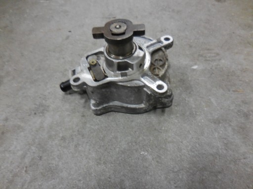 AUDI VW НАСОС VACUM 07K145100C