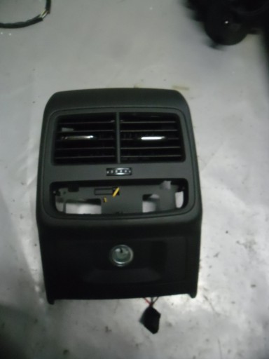 8W0864376 8W0819203 - AUDI A4 B9 8W вентиляционная решетка задняя панель новая