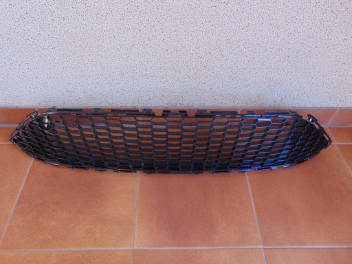 F1EJ-8200-A1 - FORD FOCUS MK3 14-18 LIFT ST LINE РЕШЕТКА РАДИАТОРА