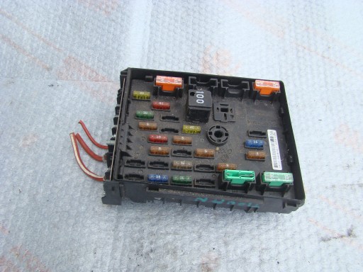 Блок запобіжників vw tiguan bsi 5n0937123a